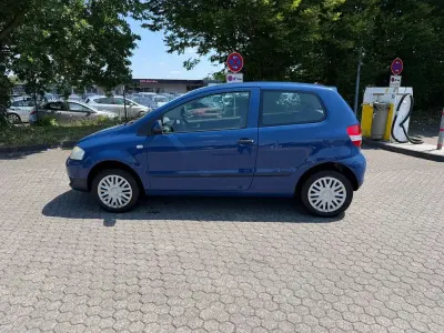 Gebraucht VW Fox 54 PS (39 kW) 2005 Blau Kleinwagen