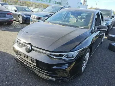 Używany VW Golf VIII R-line 131 KM (96 kW) 2024 Czarny Sedan/Limuzyna