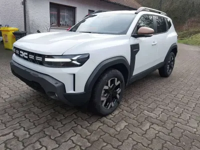 Neu Dacia Duster Extreme 154 PS (113 kW) 2026 Arktisweiss und andere SUV