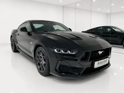 Neu Ford Mustang GT Fastback 446 PS (328 kW) 2025 Schwarz Coupé