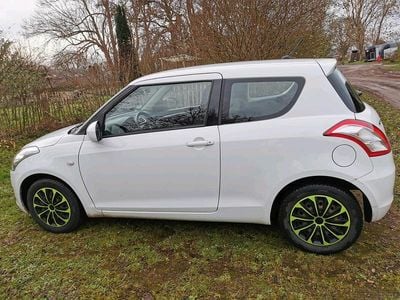 Gebraucht Suzuki Swift 69 PS (50 kW) 2013 Weiß Kleinwagen