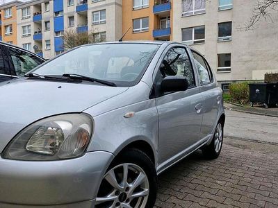 Gebraucht Toyota Yaris 88 PS (64 kW) 2003 Silber Kleinwagen
