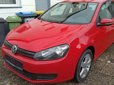 Gebraucht VW Golf VI 86 PS (63 kW) 2010 Rot Kleinwagen