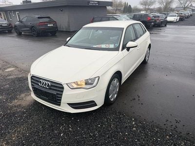Gebraucht Audi A3 Attraction 122 PS (89 kW) 2013 Weiß Limousine