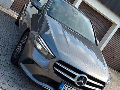 Usata Mercedes B200 Progressive 150 CV (110 kW) 2019 Grigio Monovolume