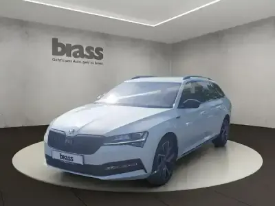 Gebraucht Skoda Superb SportLine 200 PS (147 kW) 2023 Moonweiß perleffekt / moonweiss metallic Kombi