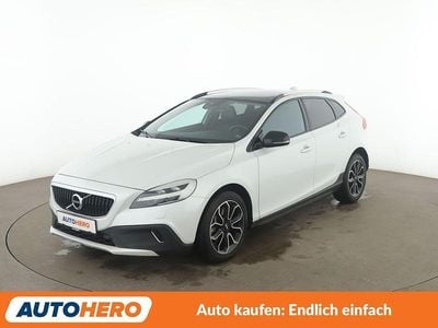 Weiß Gebraucht 2016 Volvo V40 CC Summum Kombi | 16.800 € (Fairer Preis)