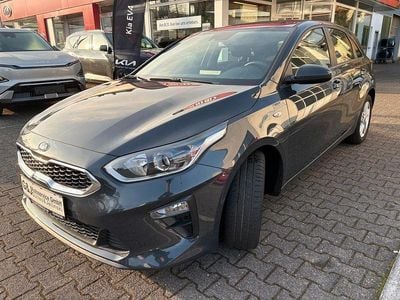 Grau Gebraucht 2021 Kia Ceed Kleinwagen | 13.900 € (Fairer Preis)