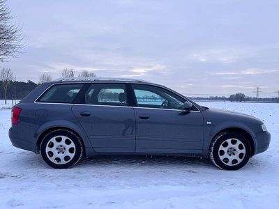 Grau Gebraucht 2003 Audi A4 Kombi | 2.000 € (Fairer Preis)