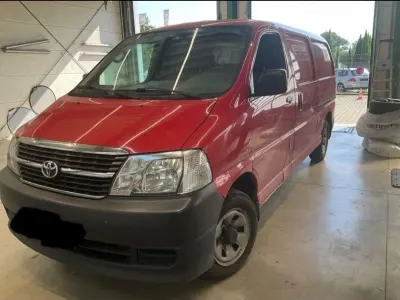 Gebraucht Toyota HiAce 117 PS (86 kW) 2010 Rot Van