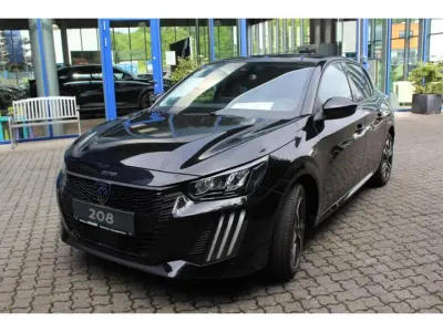 Neu Peugeot e-208 Allure 100 kW (136 PS) 2025 Schwarz Kleinwagen