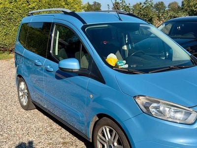 Blau Gebraucht 2015 Ford Tourneo Courier Van / Kleinbus | 9.499 €