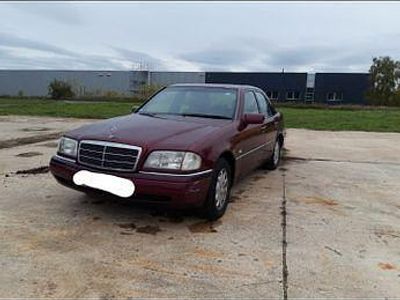 Gebraucht Mercedes C220 Elegance 150 PS (110 kW) 1996 Rot Limousine