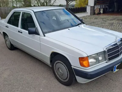 Używany Mercedes 190 109 KM (80 kW) 1991 Biały Sedan/Limuzyna