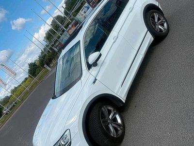 Weiß Gebraucht 2016 VW Tiguan R-line SUV | 15.250 €