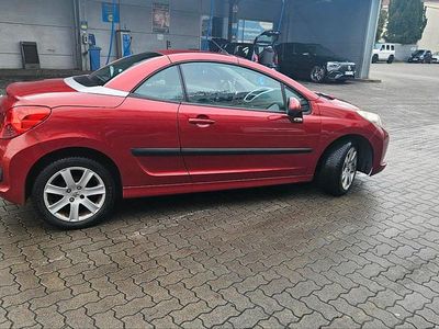 Rot Gebraucht 2009 Peugeot 207 Cabrio | 2.490 €