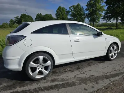 Używany Opel Astra GTC Selection 116 KM (85 kW) 2009 Biały Coupe