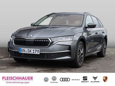 Grau Gebraucht 2024 Skoda Octavia Tour Kombi | 33.980 € (Fairer Preis)