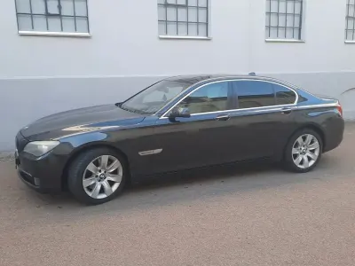 Gebraucht BMW 740 326 PS (239 kW) 2009 Blau Limousine