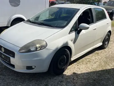 Begagnad Fiat Grande Punto Sport 95 HK (69 kW) 2009 Vit Halvkombi