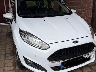 Weiß Gebraucht 2016 Ford Fiesta SYNC Edition Kleinwagen | 5.199 € (Fairer Preis)