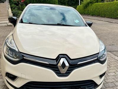 Gebraucht Renault Clio IV Initiale Paris 90 PS (66 kW) 2017 Beige Kleinwagen