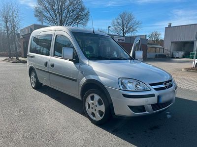 Gebraucht Opel Combo 94 PS (69 kW) 2010 Silber Van / Kleinbus
