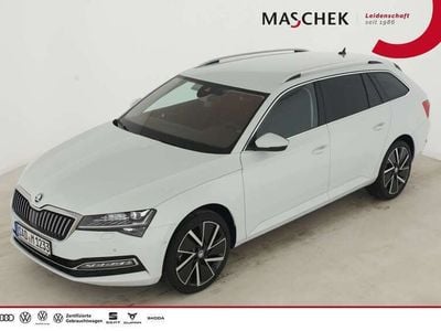 Gebraucht Skoda Superb Style 150 PS (110 kW) 2023 Moonweiß perleffekt Kombi