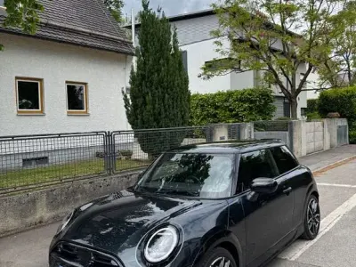 Używany Mini John Cooper Works 204 KM (150 kW) 2024 Szary Hatchback