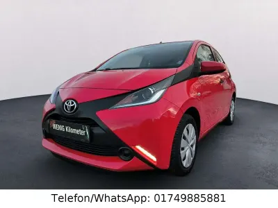 Gebraucht Toyota Aygo 69 PS (50 kW) 2017 Rot Kleinwagen