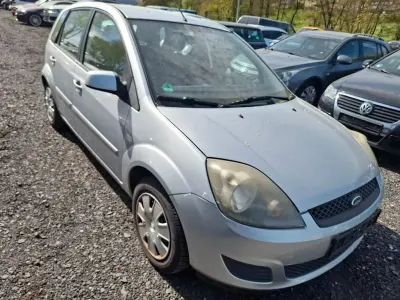 Gebraucht Ford Fiesta Style 80 PS (58 kW) 2008 Silber Kleinwagen
