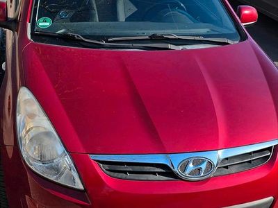 Gebraucht Hyundai i20 78 PS (57 kW) 2011 Rot Kleinwagen
