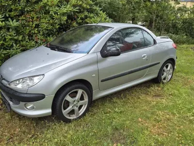 Gebraucht Peugeot 206 CC 136 PS (100 kW) 2002 Silber Cabrio