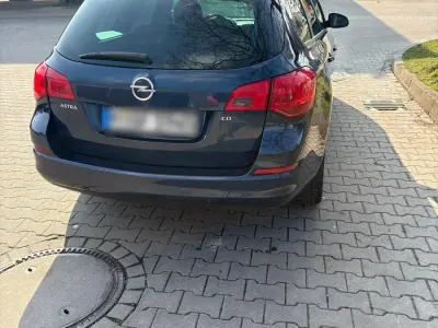 Usata Opel Astra 115 CV (84 kW) 2011 Blu Station wagon