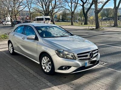 Gebraucht Mercedes A180 Style 122 PS (89 kW) 2014 Silber Limousine