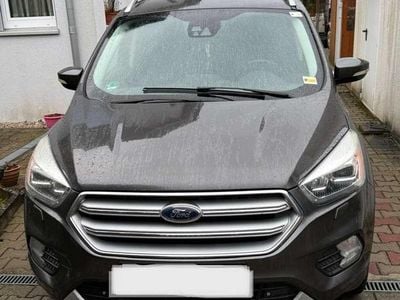 Gebraucht Ford Kuga Titanium 179 PS (131 kW) 2017 Grau SUV