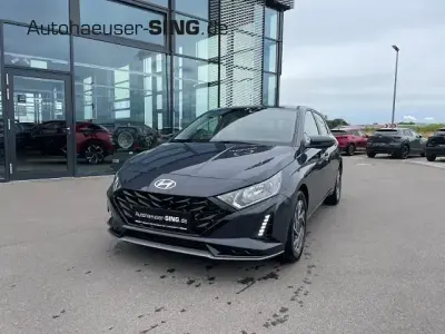 Neu Hyundai i20 90 PS (66 kW) 2026 Grau Kleinwagen