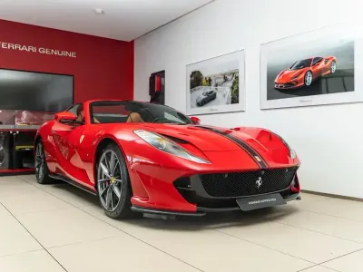 Gebraucht Ferrari 812 799 PS (587 kW) 2021 Rot Cabrio