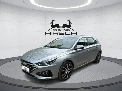 Gebraucht Hyundai i30 Trend 120 PS (88 kW) 2022 Silber Limousine