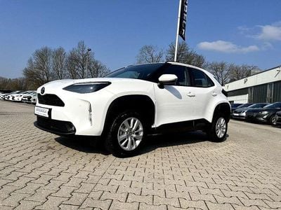 Neu Toyota Yaris Cross Comfort 131 PS (96 kW) 2025 Super white weiß metallic SUV