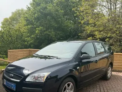 Usata Ford Focus Trend 116 CV (85 kW) 2005 Blu Berlina