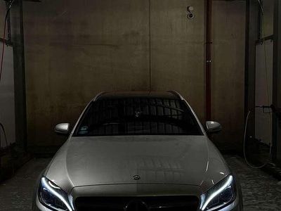 Grau Gebraucht 2016 Mercedes C250 Kombi | 26.500 €