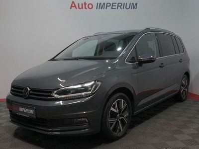 Grau Gebraucht 2021 VW Touran Highline Van / Kleinbus | 28.990 € (Fairer Preis)