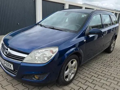 Używany Opel Astra Edition 90 KM (66 kW) 2007 Niebieski Sedan/Limuzyna