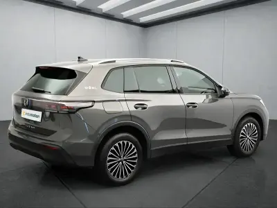 Gebraucht VW Tiguan 150 PS (110 kW) 2025 Grün SUV