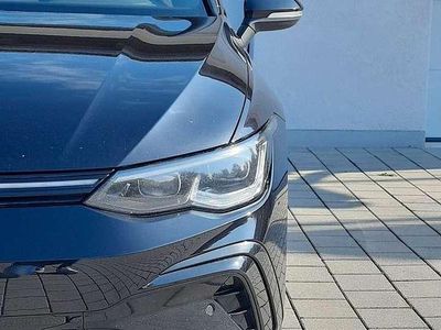 Deep black Gebraucht 2022 VW Golf VIII R-line Kombi | 25.999 € (Teuer)