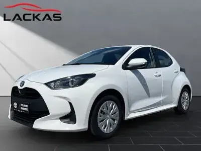 Gebraucht Toyota Yaris Hybrid Basis 116 PS (85 kW) 2022 Weiß Limousine