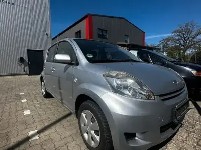 Gebraucht Daihatsu Sirion 69 PS (50 kW) 2008 Silber Kleinwagen