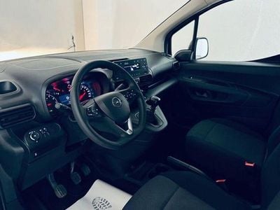 Gebraucht Opel Combo Selection 102 PS (75 kW) 2022 Weiß Van / Kleinbus