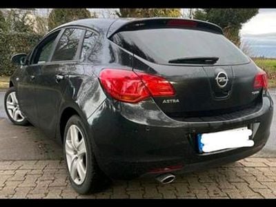Gebraucht Opel Astra 140 PS (102 kW) 2012 Schwarz Limousine